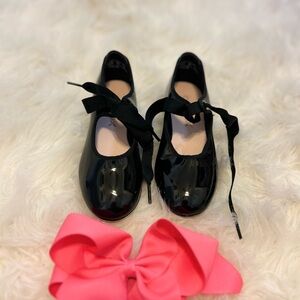 Tap shoes! If your in need you are lucky! Buy them at an affordable price!